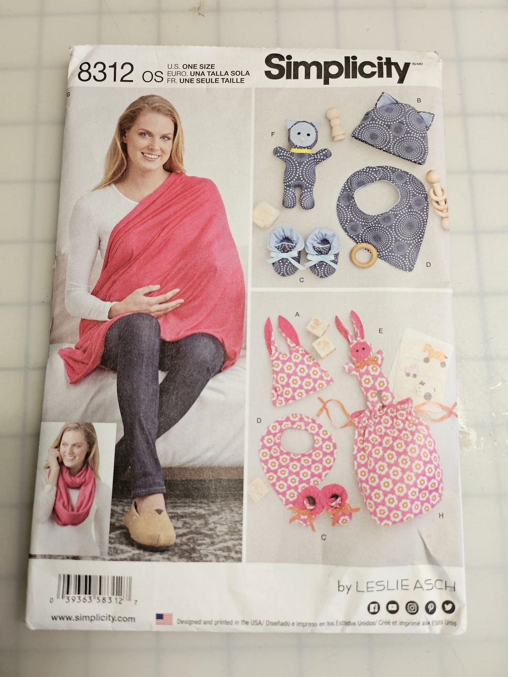 Simplicity Kint Baby Gifts and Nursing Shawls Pattern 8312